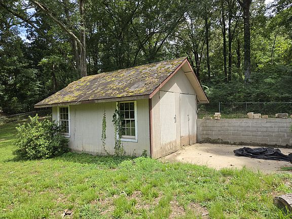 4th image of 80 Edgewood Pl