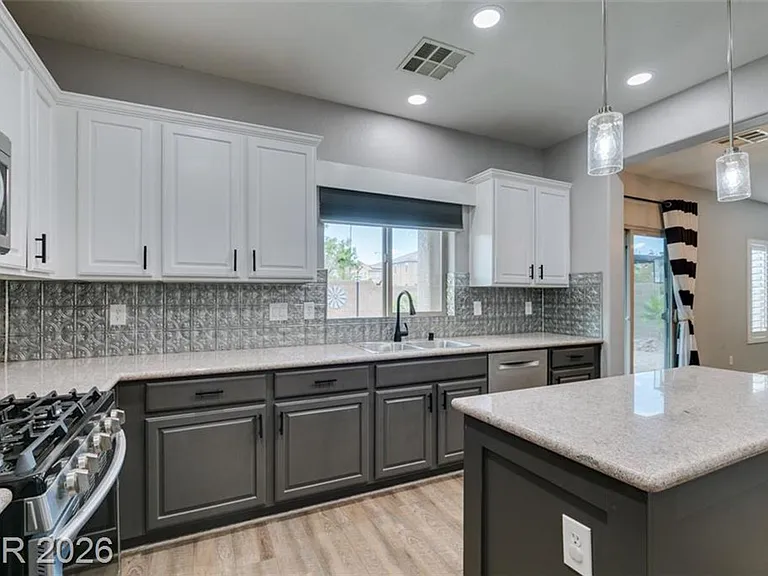 1129 Emanuel St — Photo 25