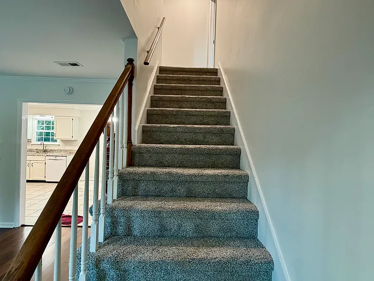 302 Rolling Acres Dr — Photo 9