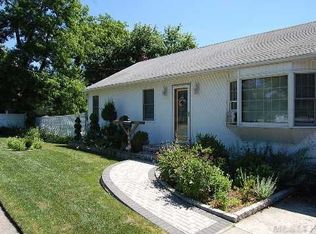 1683 Straight Path, Lindenhurst, NY 11757