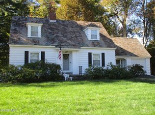 2276 Cayuga Rd, Niskayuna, NY 12309