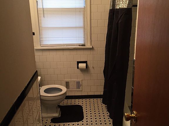 3rd image of 5342 White Oak Dr