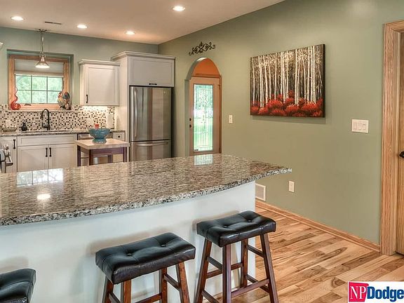 4th image of 3976 Lakeview Dr