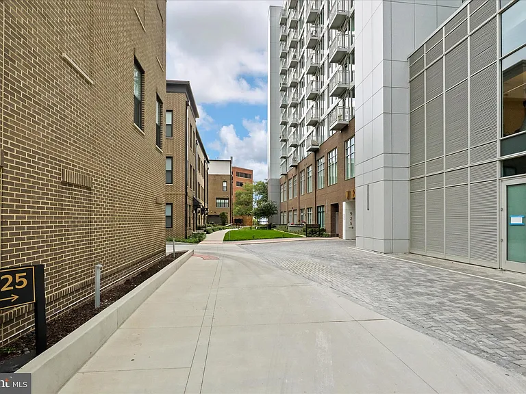 925 N Fairfax St #311 — Photo 31
