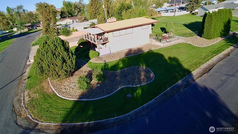 5th image of 840 Braeburn Place NW