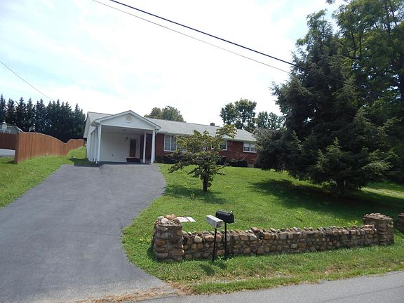 2nd image of 1211 Fairmont Dr