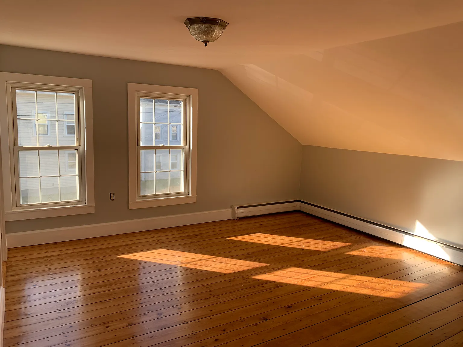 4 bed, 1900 sqft, $3,380 — Photo 3