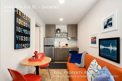 4046 8th Ave NE #SHOWING Photo 1