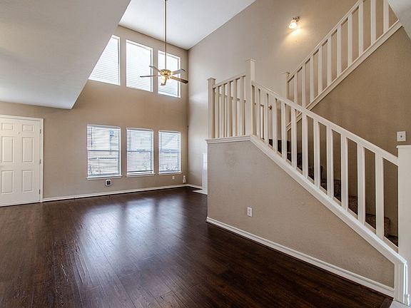 4th image of 2833 Victoria Park Dr