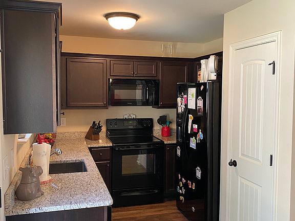 4th image of 38 Park Pine Ct