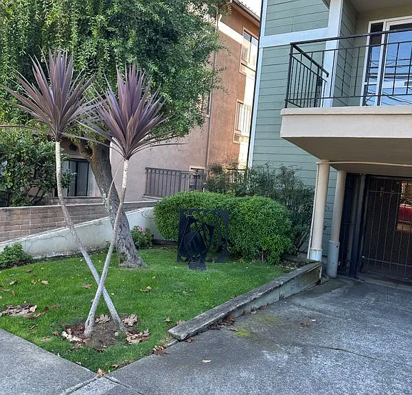 1405 Oak Grove Ave #103 — Photo 3