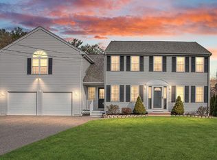 19 Deertrack Dr, Taunton, MA 02780