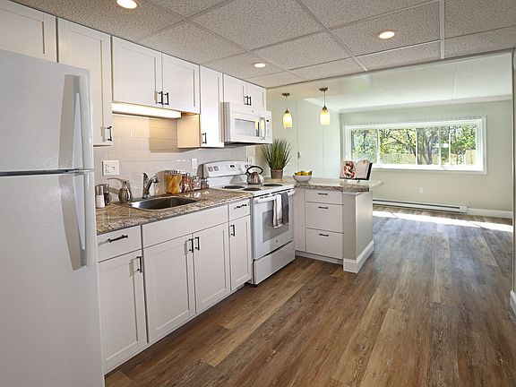 3rd image of 21 Wells St #204