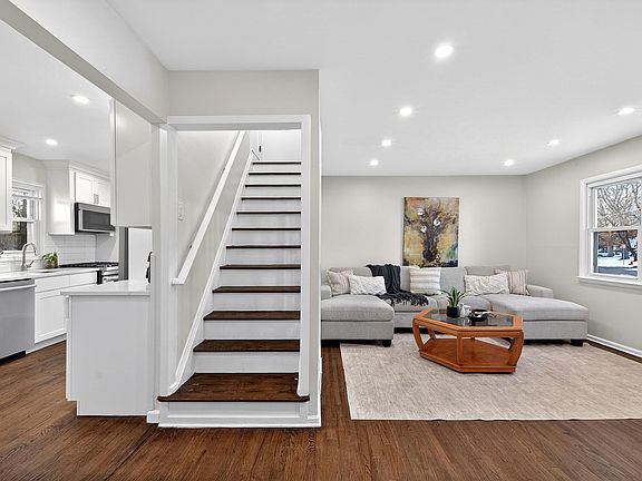 5th image of 5 Lois Ave