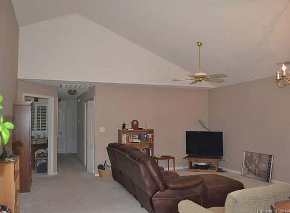 5th image of 34 Claiborne Dr