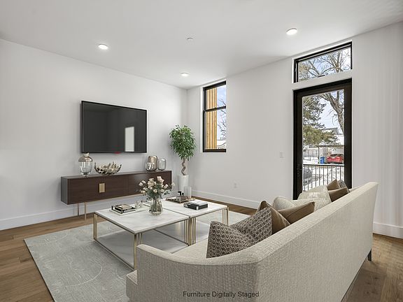 3rd image of 905 SE 4th St #114