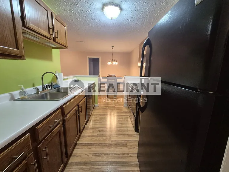 412 Marian Ln #8 — Photo 5