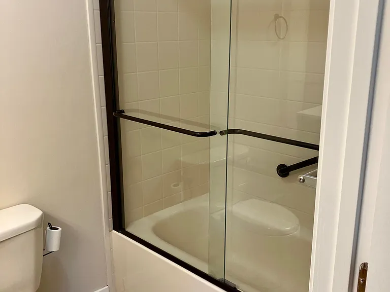 Primary en-suite bathroom