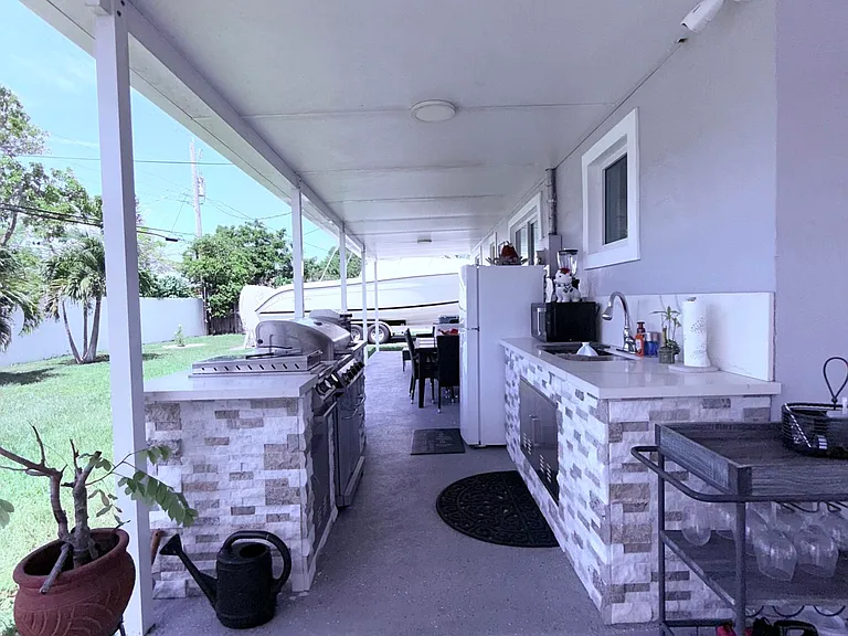 9235 SW 41st St — Photo 44