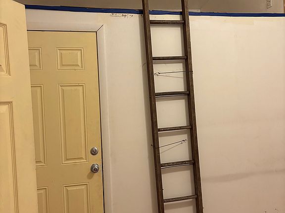 5th image of 38 Oak St APT B