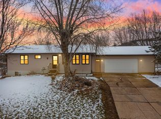 2117 Foothill Trl S, Shakopee, MN 55379