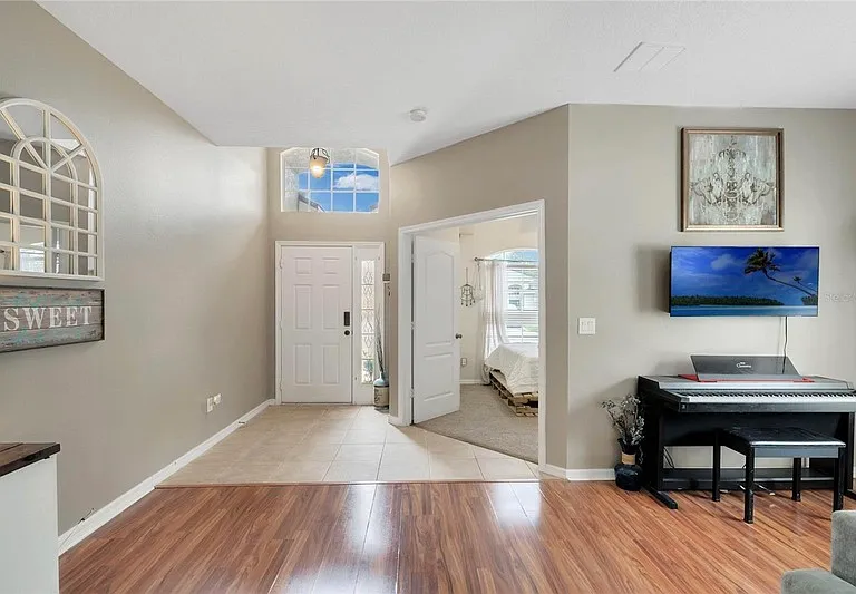 318 Clydesdale Cir — Photo 9