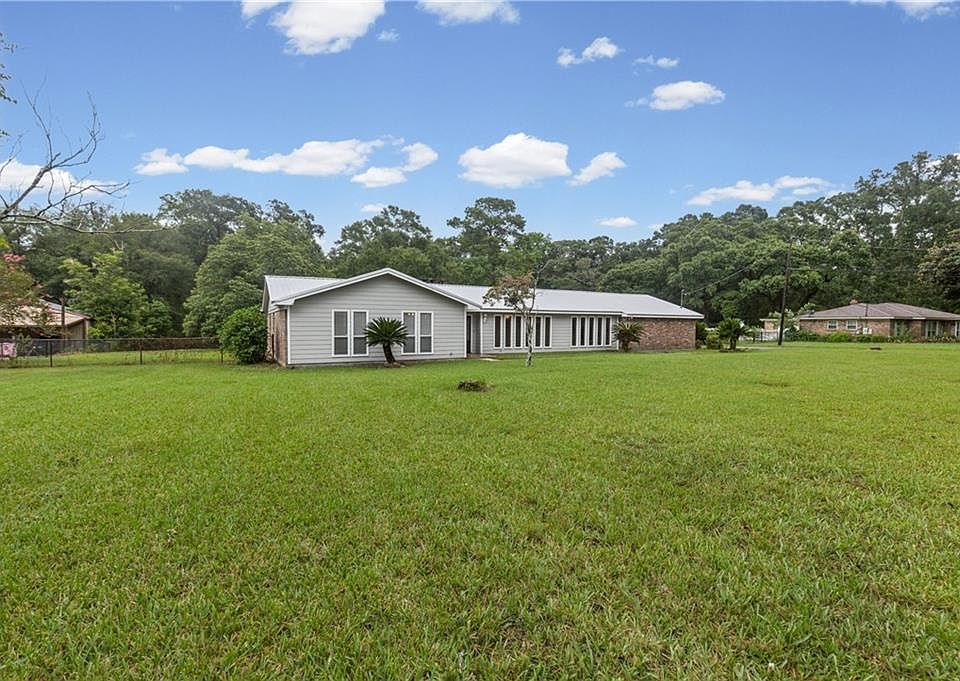 1st image of 3350 Roberts Ln