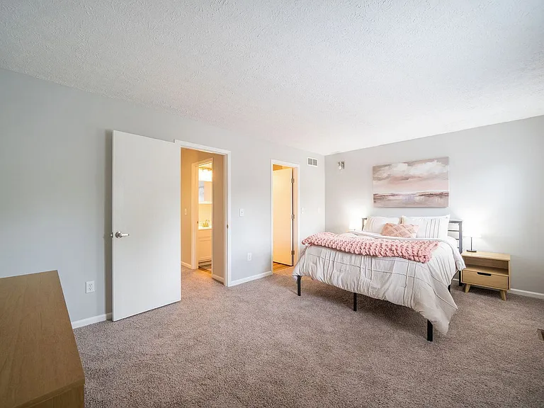 3085-3194 Griggsview Court — Photo 43