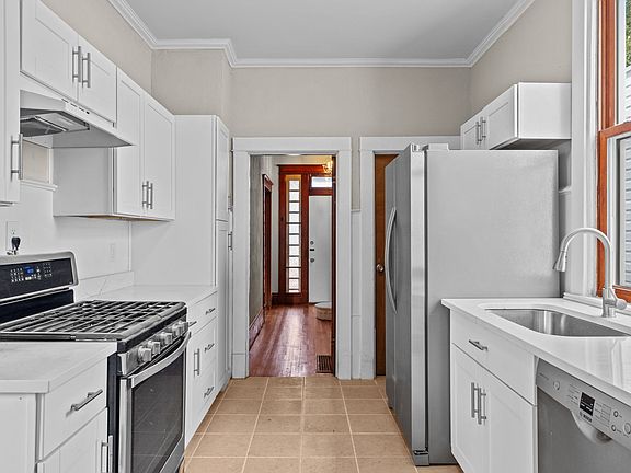 4th image of 4824 Sigel Ave