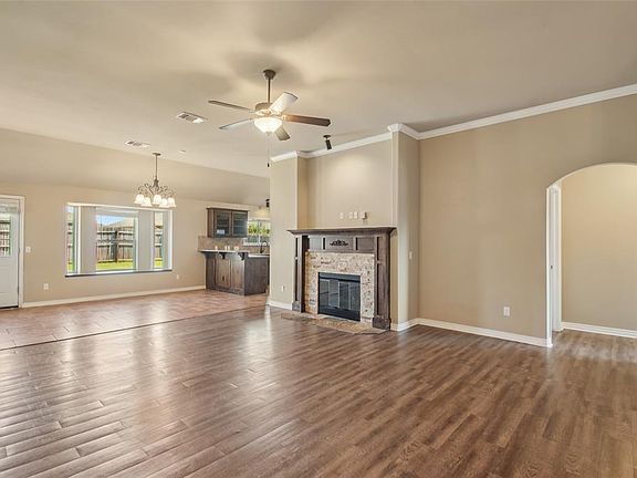 4th image of 3913 Caraway Ln