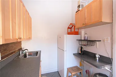 Rented by R New York