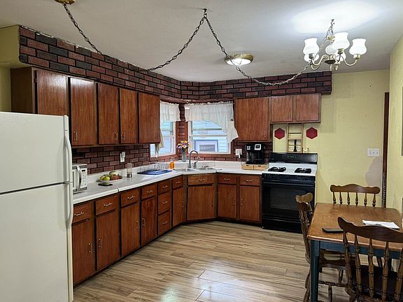 3rd image of 7380 Oak Dr
