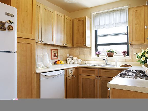4th image of 2323 E 12th St APT 5C