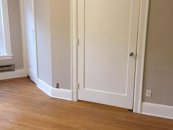 3rd image of 1633 Melrose Ave APT 100