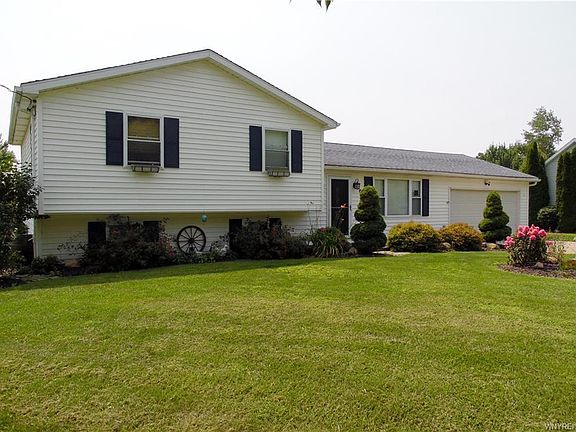 2nd image of 908 Balmer Rd