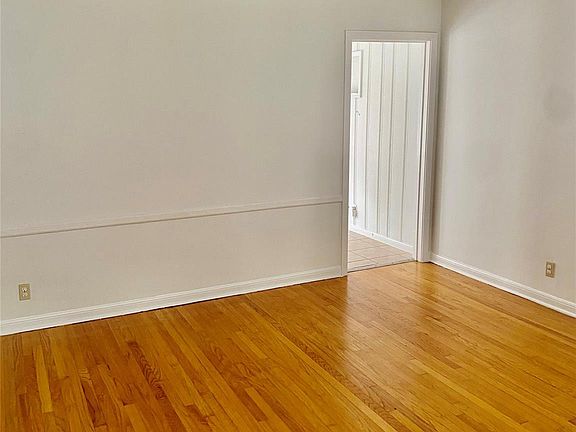 4th image of 8318 Greenbush St