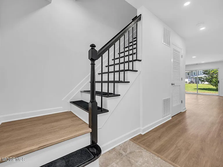 86 Holly Dr — Photo 2
