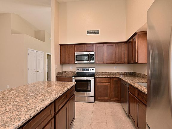 3rd image of 4104 E Milton Dr