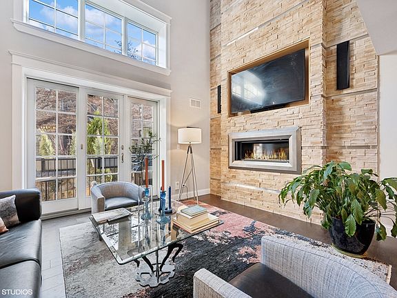 4th image of 921 N La Salle Dr APT 6