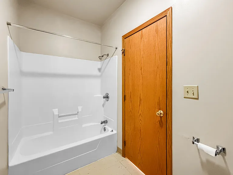 118 N 3rd St #B — Photo 13
