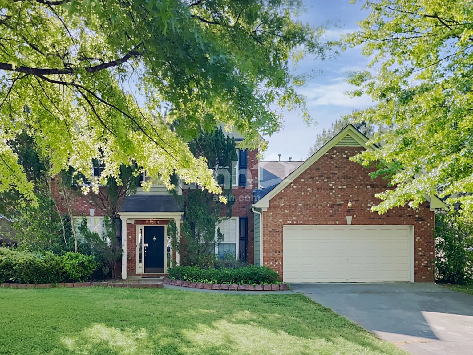 1530 Parkcrest Ln photo 1