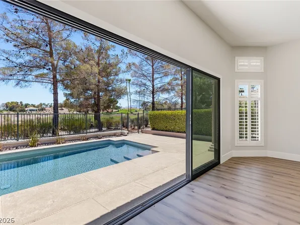 8649 Robinson Ridge Dr, Las Vegas, NV 89117