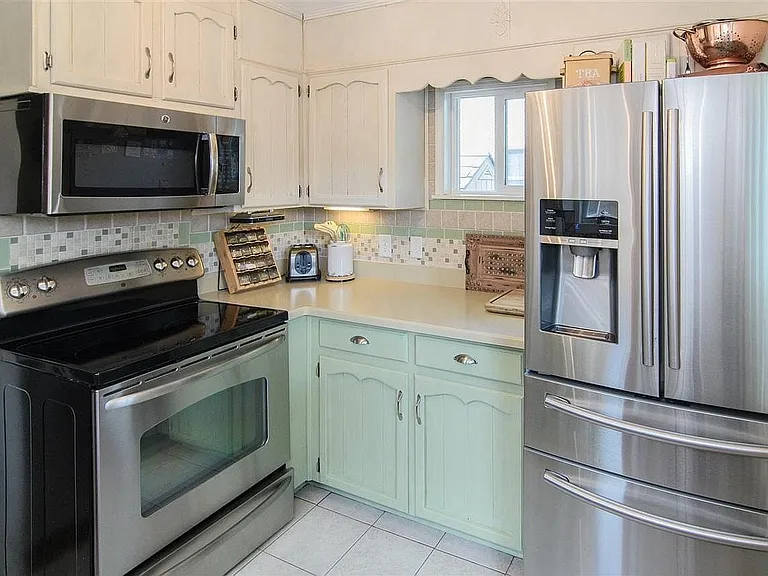 805 Acton Ave — Photo 6