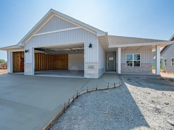 2387 Whispering Wind Ln, Green Bay, WI 54303