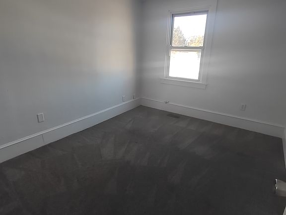 4th image of 412 New Rd #B