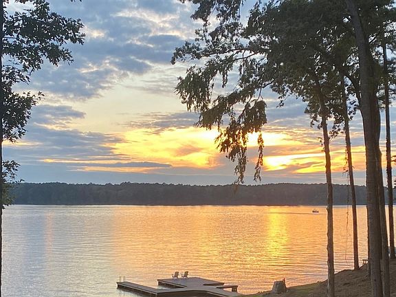 3rd image of 1148 Sunset Dr