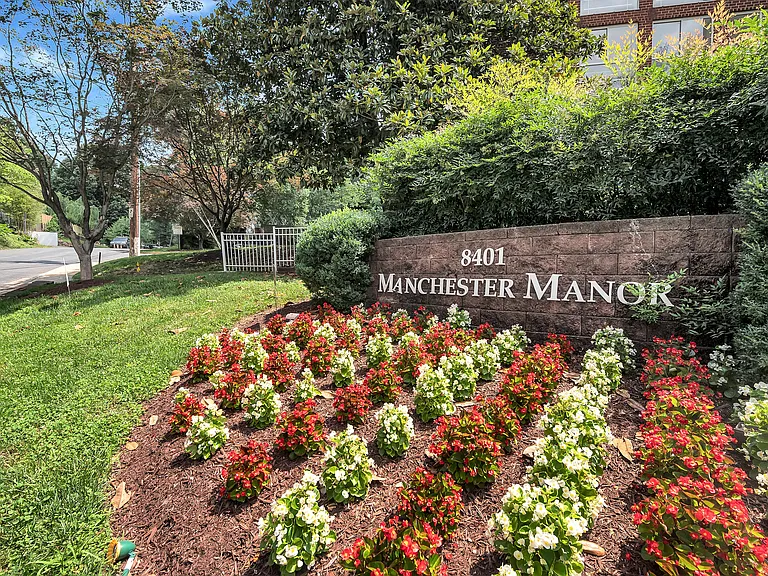 Manchester Manor — Photo 24
