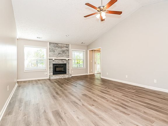 4th image of 923 River Rock Dr