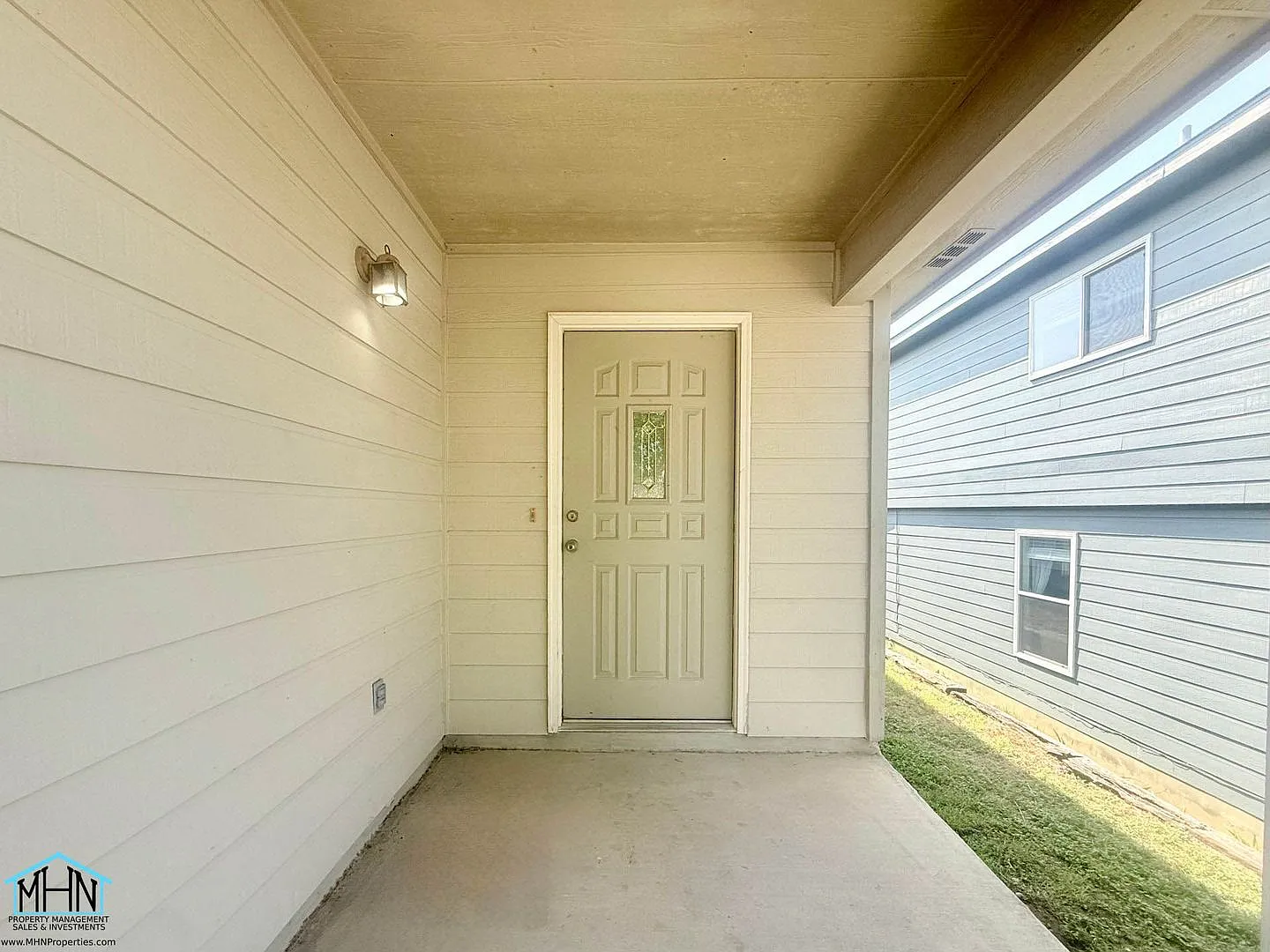 Cozy Single Story 3 bed/2 bath with Office! — Photo 2