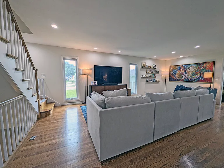 1739 Ferndale Ave — Photo 3